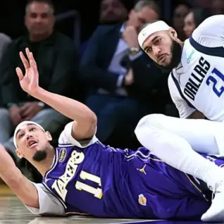 Hayes Dominates Mavericks on Both Ends